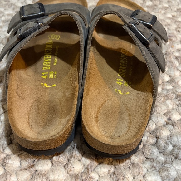 Birkenstock Dark Brown Double Buckle Arizona Sandals
Size-  Women’s 10/Men’s 8 - Picture 3 of 10